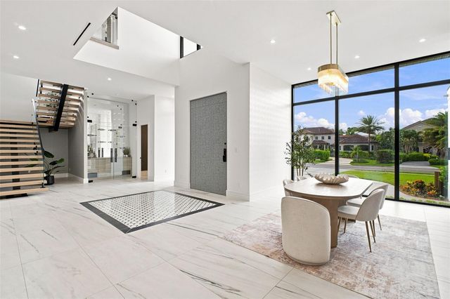 1076 SNELL ISLE BOULEVARD NE, St Petersburg, FL 33704