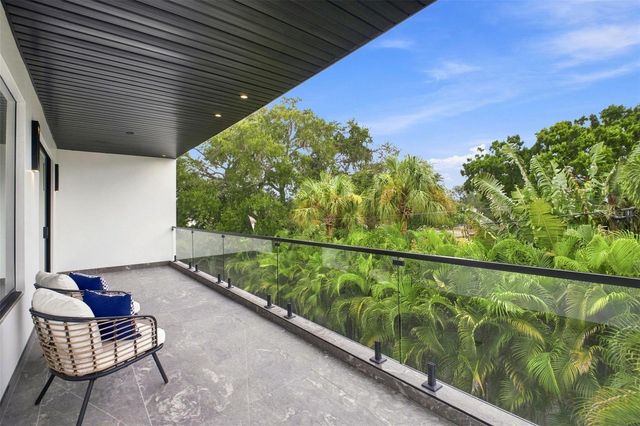 1076 SNELL ISLE BOULEVARD NE, St Petersburg, FL 33704