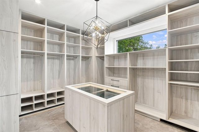 1076 SNELL ISLE BOULEVARD NE, St Petersburg, FL 33704