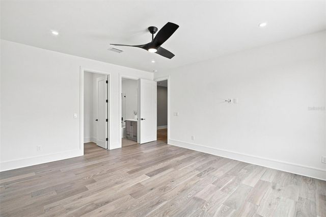 1076 SNELL ISLE BOULEVARD NE, St Petersburg, FL 33704