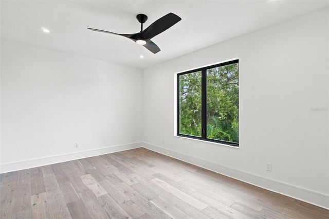 1076 SNELL ISLE BOULEVARD NE, St Petersburg, FL 33704