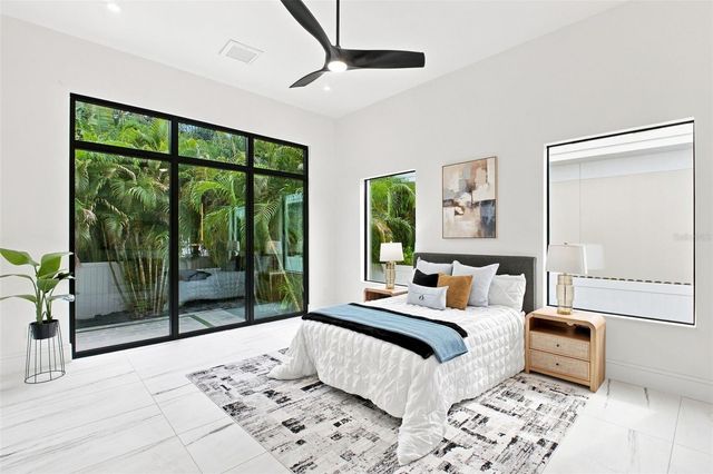 1076 SNELL ISLE BOULEVARD NE, St Petersburg, FL 33704