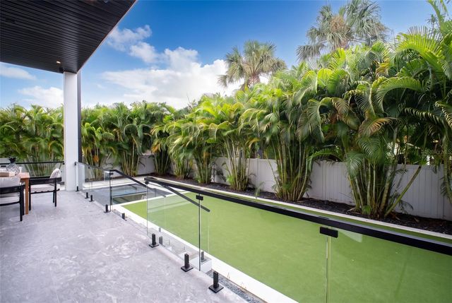 1076 SNELL ISLE BOULEVARD NE, St Petersburg, FL 33704