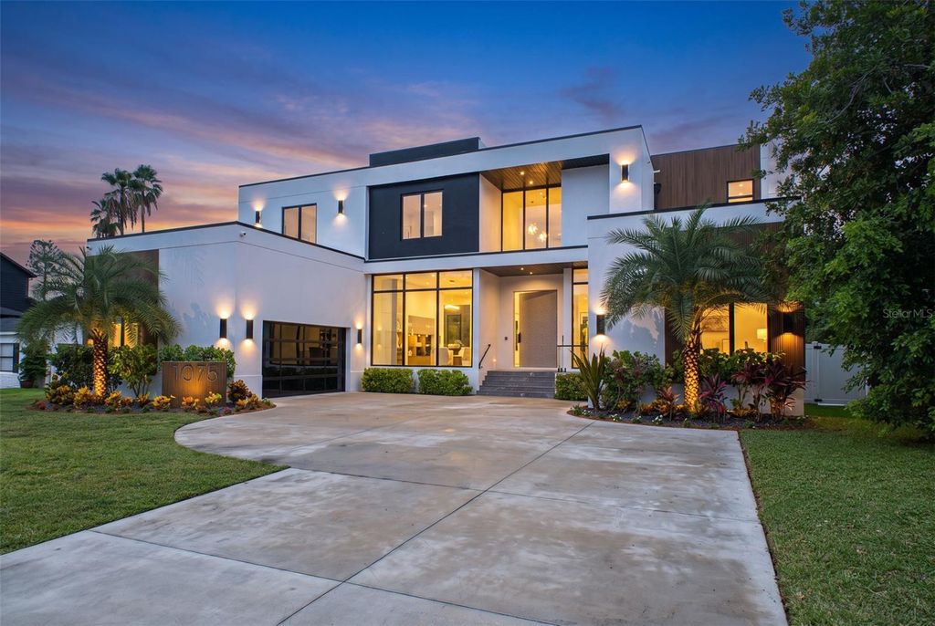 1076 SNELL ISLE BOULEVARD NE, St Petersburg, FL 33704