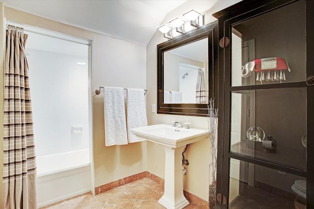 2003 Chilton Road, Houston, TX 77019