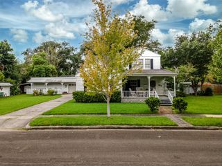 915 Leavins Street, Baytown, TX 77520