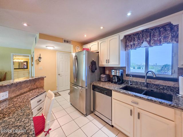 100 Silver Beach Ave Apt 614, Daytona Beach, FL 32118