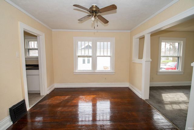 809 E Fairview Avenue, South Bend, IN 46614