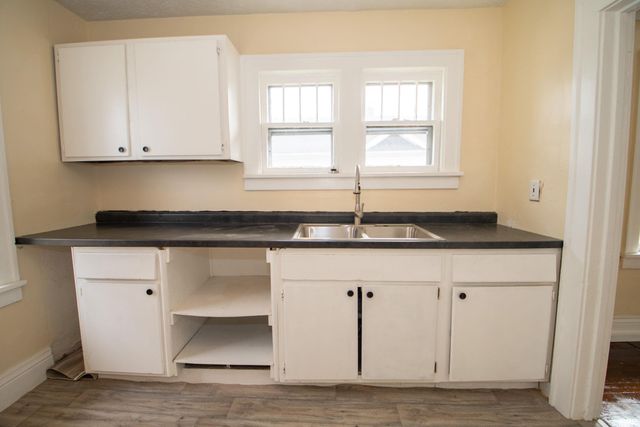 809 E Fairview Avenue, South Bend, IN 46614