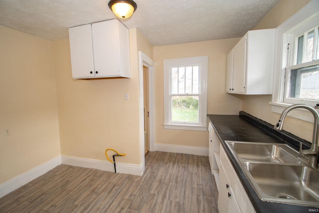 809 E Fairview Avenue, South Bend, IN 46614