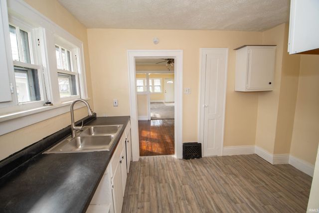 809 E Fairview Avenue, South Bend, IN 46614
