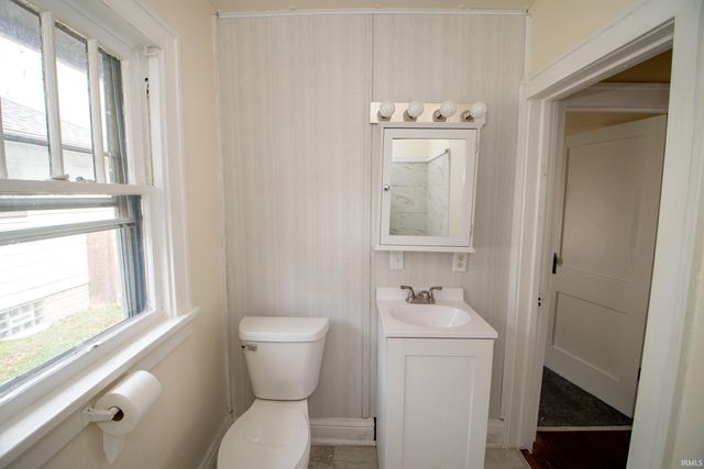 809 E Fairview Avenue, South Bend, IN 46614