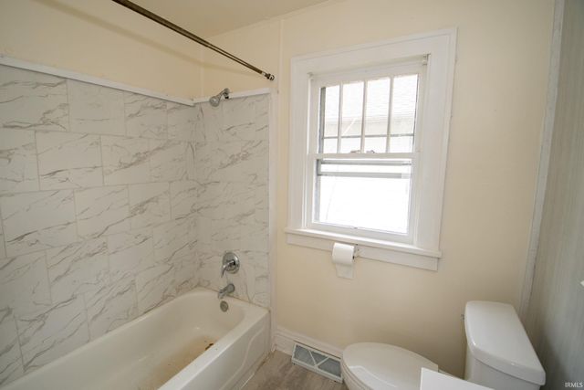 809 E Fairview Avenue, South Bend, IN 46614