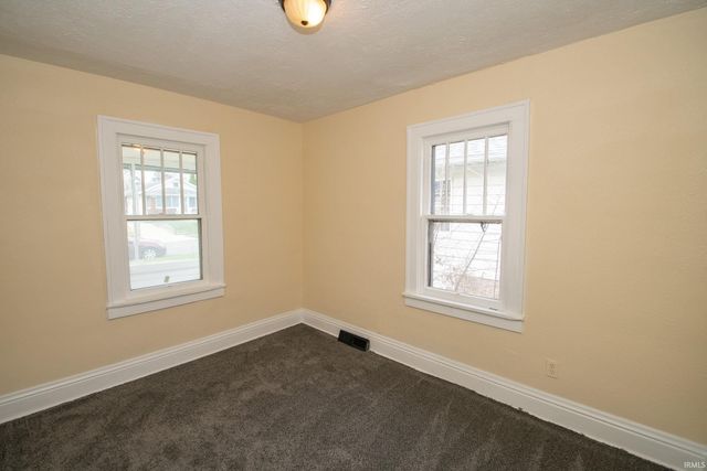 809 E Fairview Avenue, South Bend, IN 46614