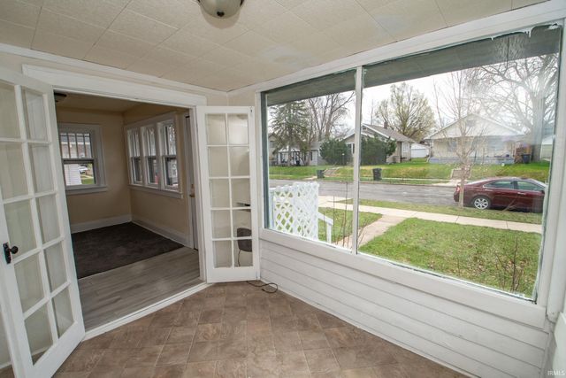 809 E Fairview Avenue, South Bend, IN 46614