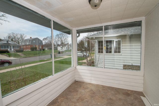 809 E Fairview Avenue, South Bend, IN 46614