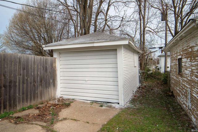 809 E Fairview Avenue, South Bend, IN 46614