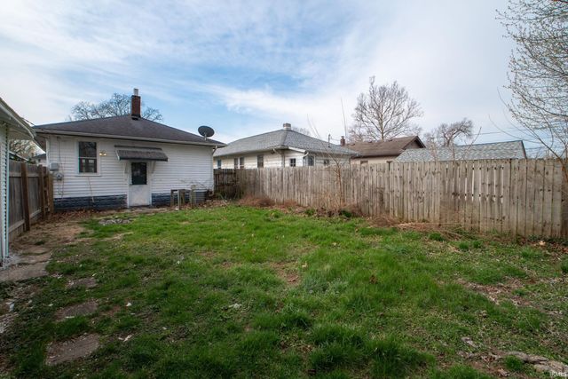 809 E Fairview Avenue, South Bend, IN 46614