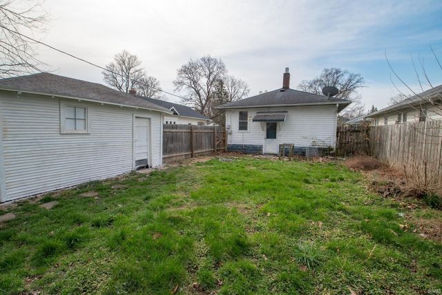 809 E Fairview Avenue, South Bend, IN 46614