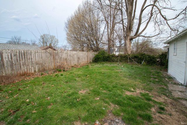 809 E Fairview Avenue, South Bend, IN 46614