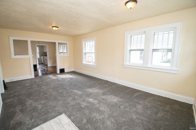 809 E Fairview Avenue, South Bend, IN 46614