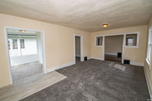 809 E Fairview Avenue, South Bend, IN 46614