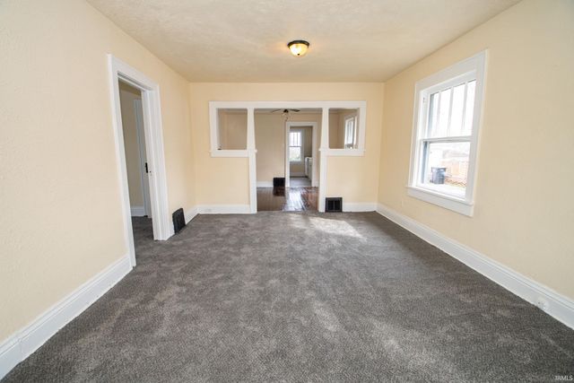 809 E Fairview Avenue, South Bend, IN 46614