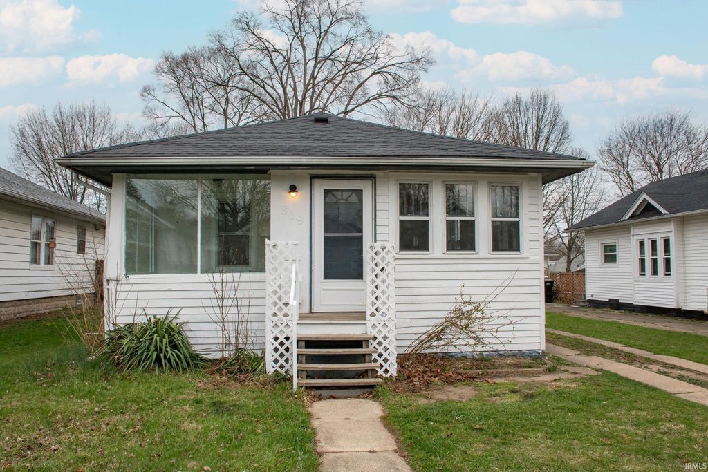 809 E Fairview Avenue, South Bend, IN 46614