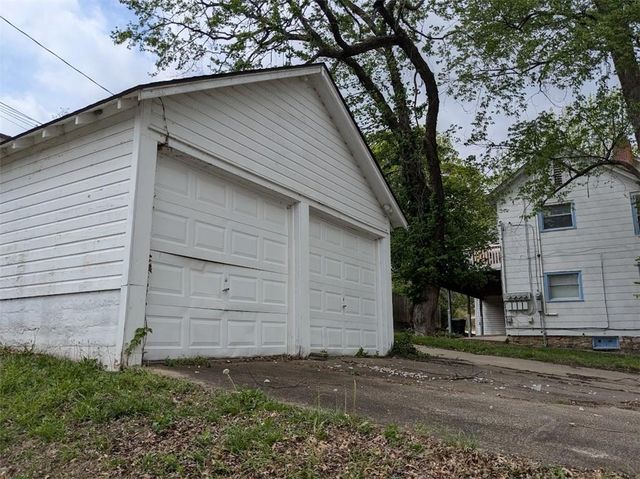 1101 S Broadway Street, Leavenworth, KS 66048