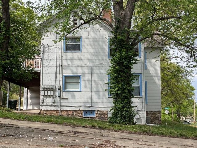 1101 S Broadway Street, Leavenworth, KS 66048