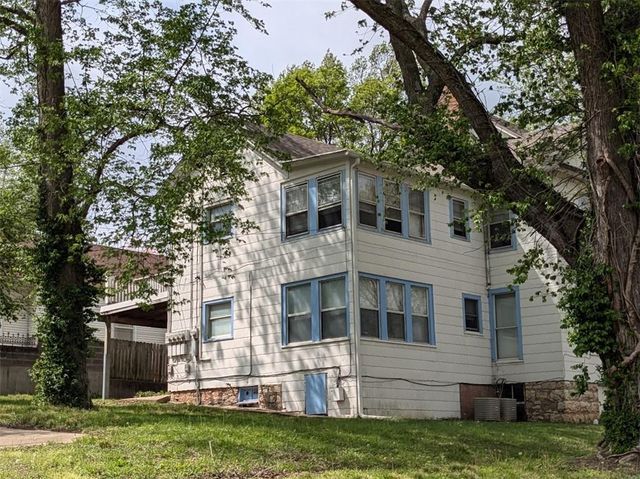 1101 S Broadway Street, Leavenworth, KS 66048