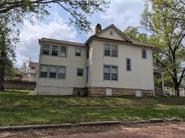 1101 S Broadway Street, Leavenworth, KS 66048