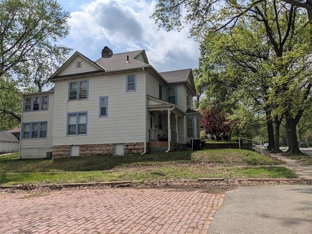 1101 S Broadway Street, Leavenworth, KS 66048