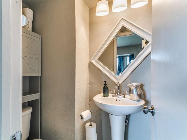 9208 S Winston Way, Moore, OK 73139