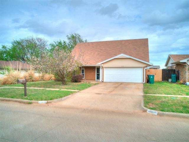 9208 S Winston Way, Moore, OK 73139