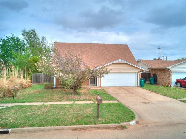 9208 S Winston Way, Moore, OK 73139
