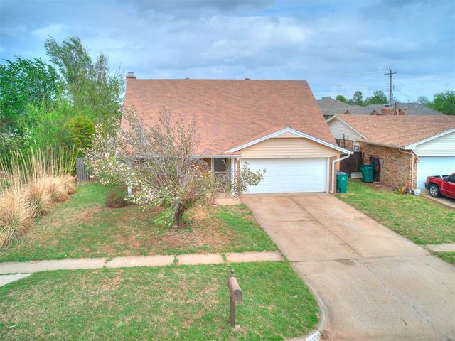 9208 S Winston Way, Moore, OK 73139