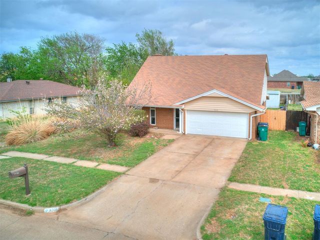 9208 S Winston Way, Moore, OK 73139