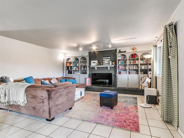 9208 S Winston Way, Moore, OK 73139