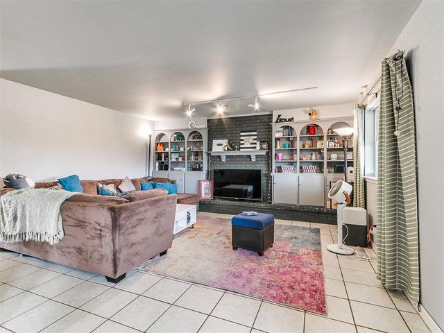 9208 S Winston Way, Moore, OK 73139