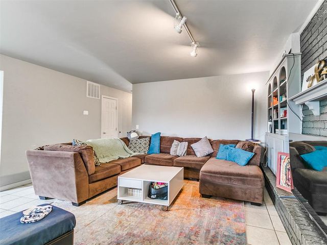 9208 S Winston Way, Moore, OK 73139