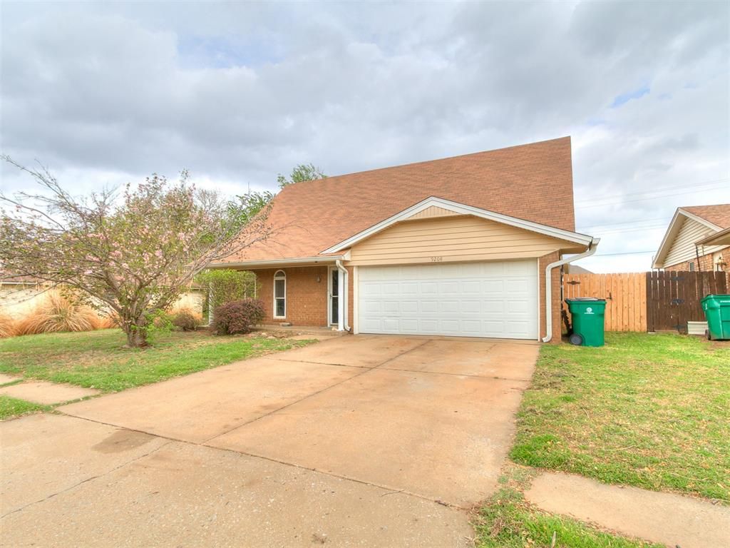 9208 S Winston Way, Moore, OK 73139