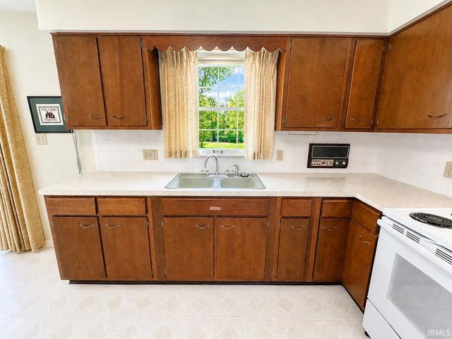 219 Holiday Drive, Greentown, IN 46936