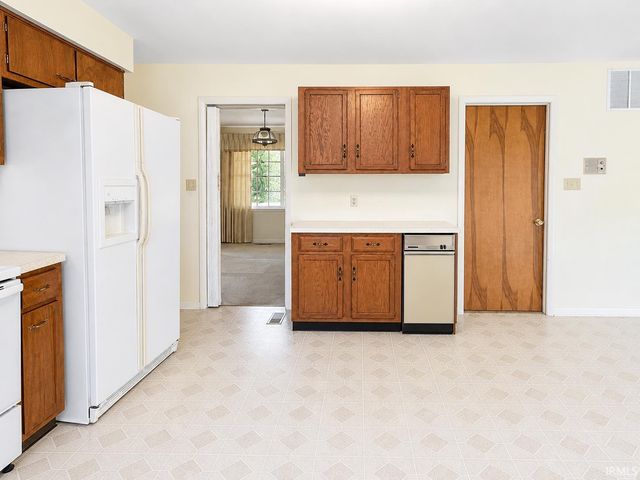 219 Holiday Drive, Greentown, IN 46936