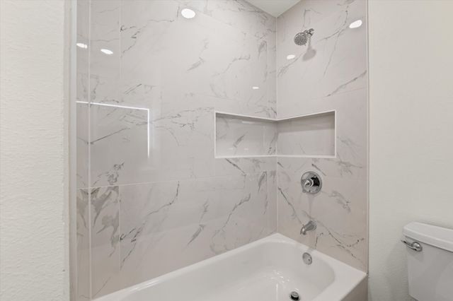 336 Oakwood Lane, Hewitt, TX 76643