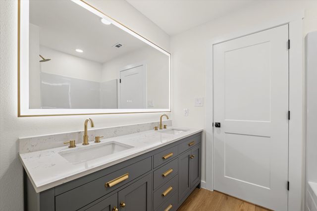 336 Oakwood Lane, Hewitt, TX 76643