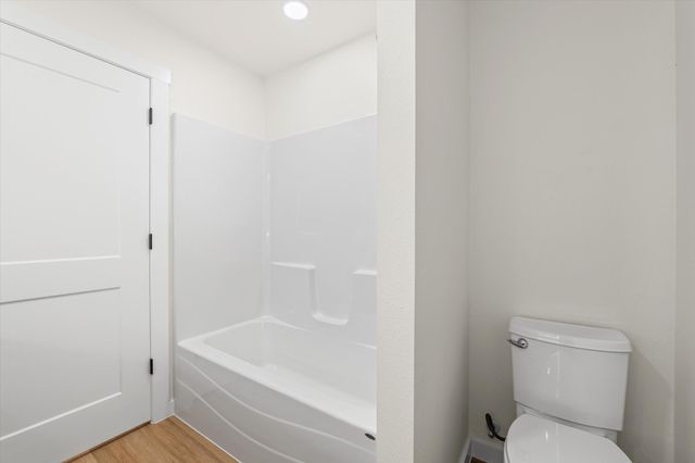 336 Oakwood Lane, Hewitt, TX 76643