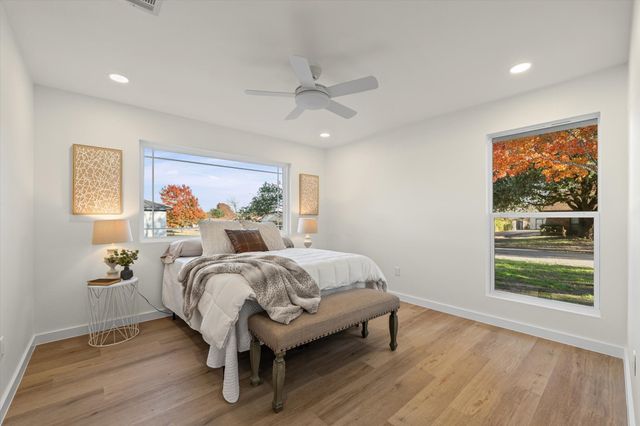 336 Oakwood Lane, Hewitt, TX 76643