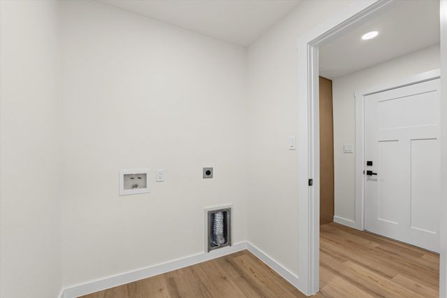 336 Oakwood Lane, Hewitt, TX 76643