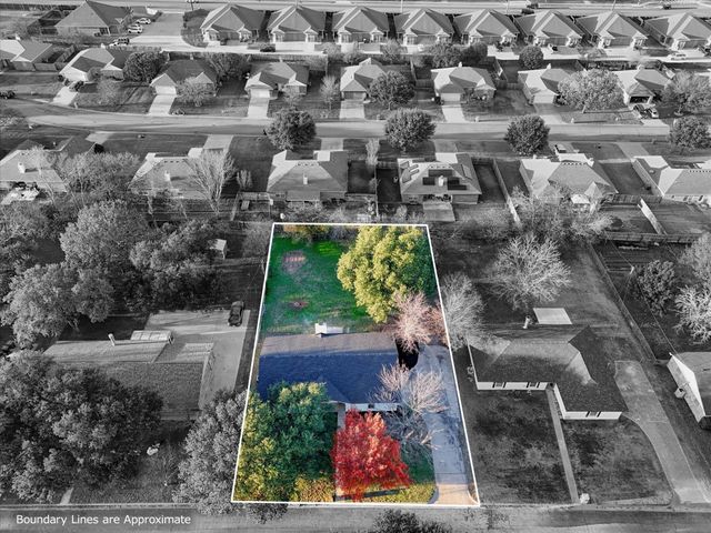 336 Oakwood Lane, Hewitt, TX 76643